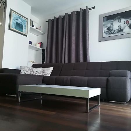 Apartman Brzovic โอมิช ภายนอก รูปภาพ