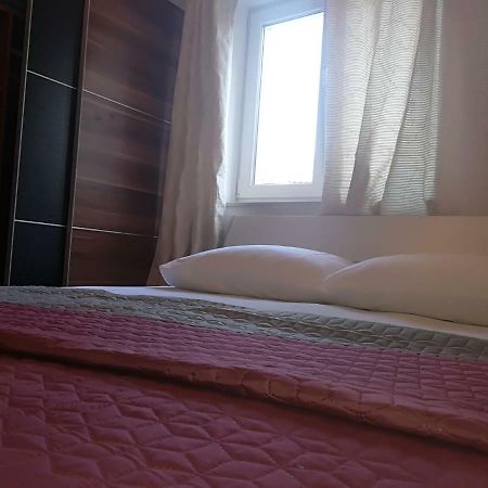 Apartman Brzovic โอมิช ภายนอก รูปภาพ