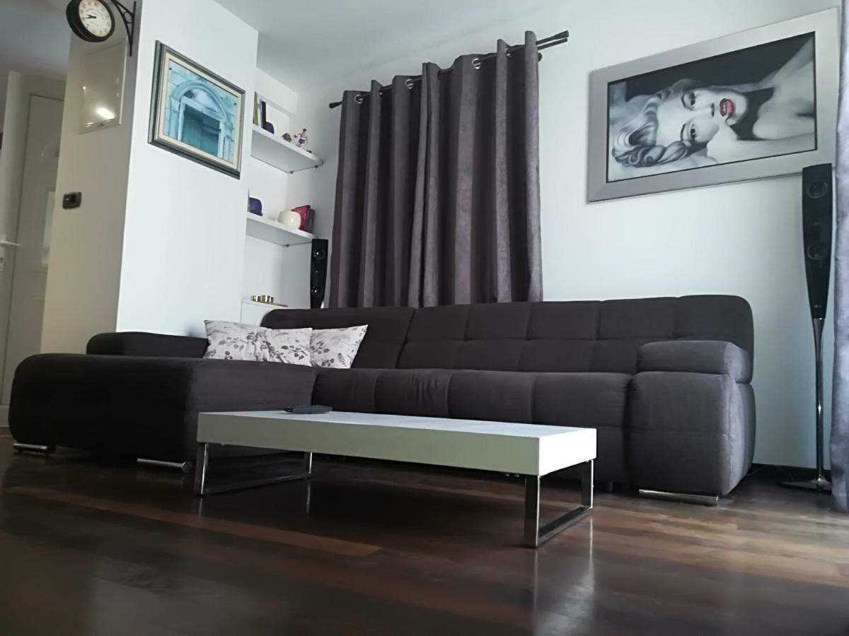 Apartman Brzovic โอมิช ภายนอก รูปภาพ