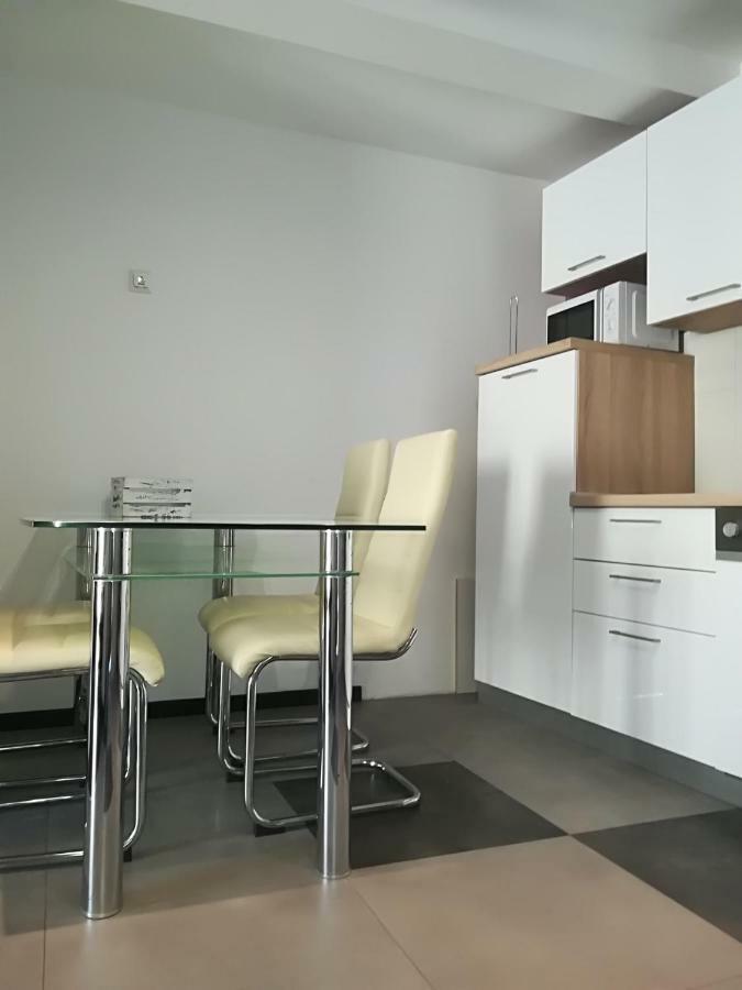 Apartman Brzovic โอมิช ภายนอก รูปภาพ