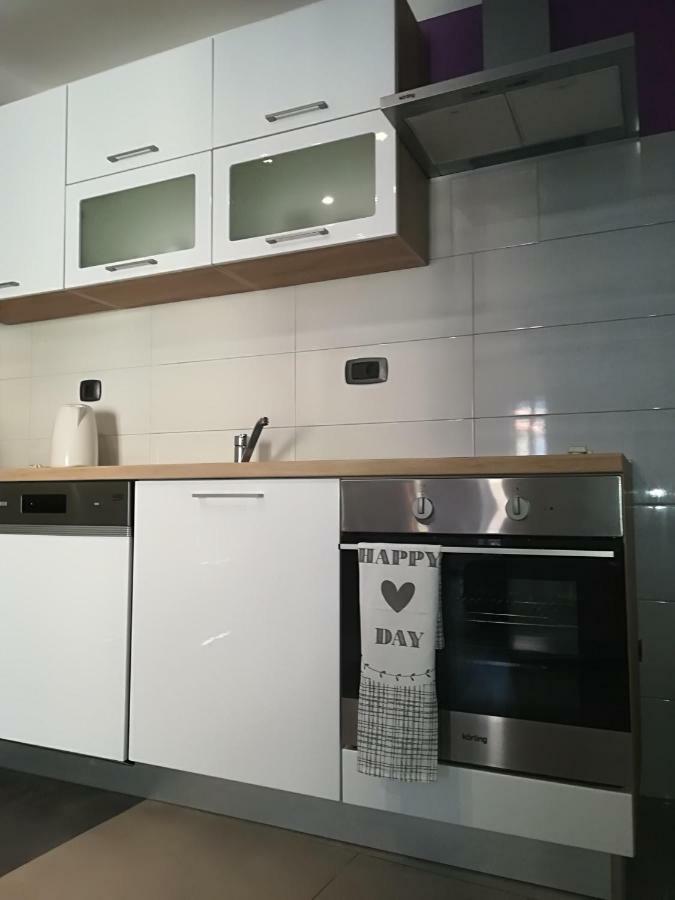 Apartman Brzovic โอมิช ภายนอก รูปภาพ