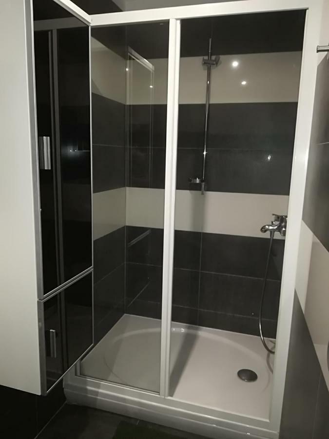 Apartman Brzovic โอมิช ภายนอก รูปภาพ