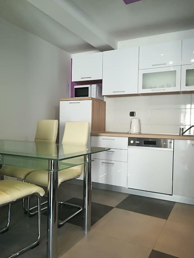 Apartman Brzovic โอมิช ภายนอก รูปภาพ