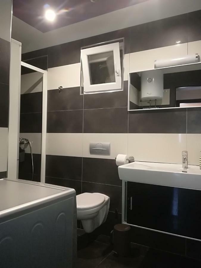 Apartman Brzovic โอมิช ภายนอก รูปภาพ